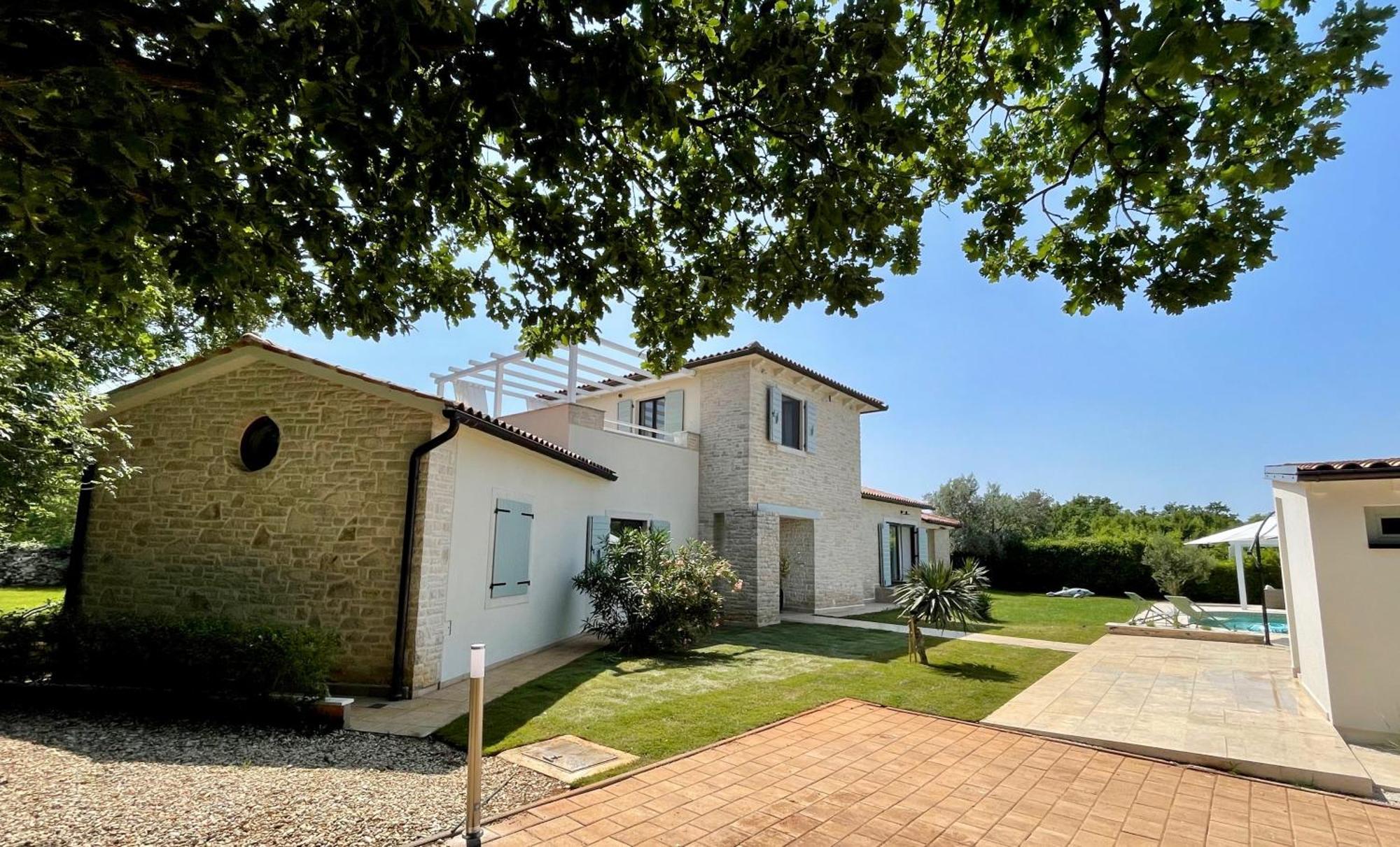 Luxury Villa In Istria - 9,000 Sqm Private Estate With Pool & Sauna, 15 Min To Sea, Near Fazana, 3 Bedrooms Juršići Extérieur photo
