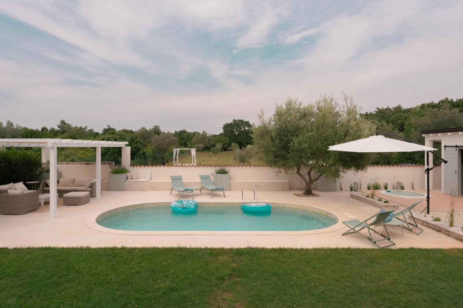Luxury Villa In Istria - 9,000 Sqm Private Estate With Pool & Sauna, 15 Min To Sea, Near Fazana, 3 Bedrooms Juršići Extérieur photo