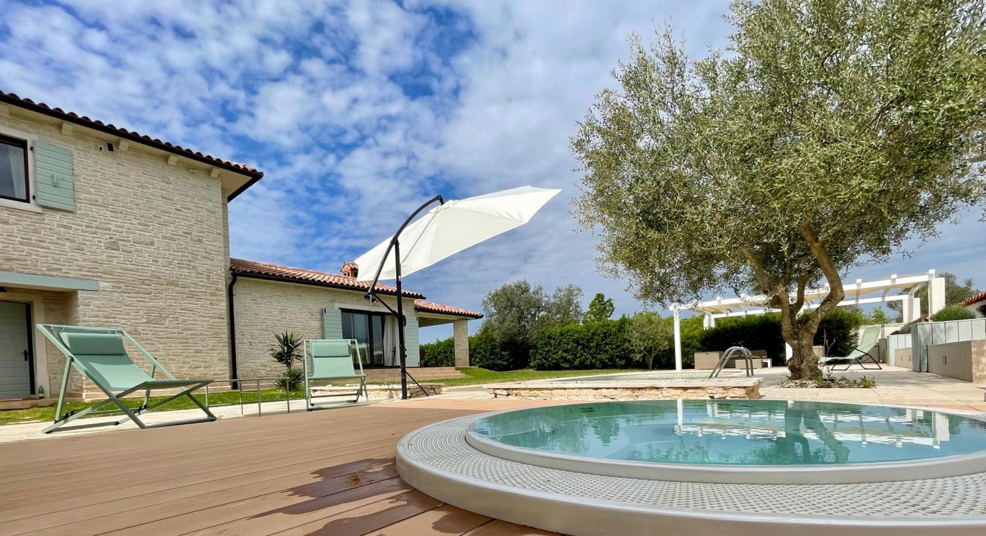 Luxury Villa In Istria - 9,000 Sqm Private Estate With Pool & Sauna, 15 Min To Sea, Near Fazana, 3 Bedrooms Juršići Extérieur photo