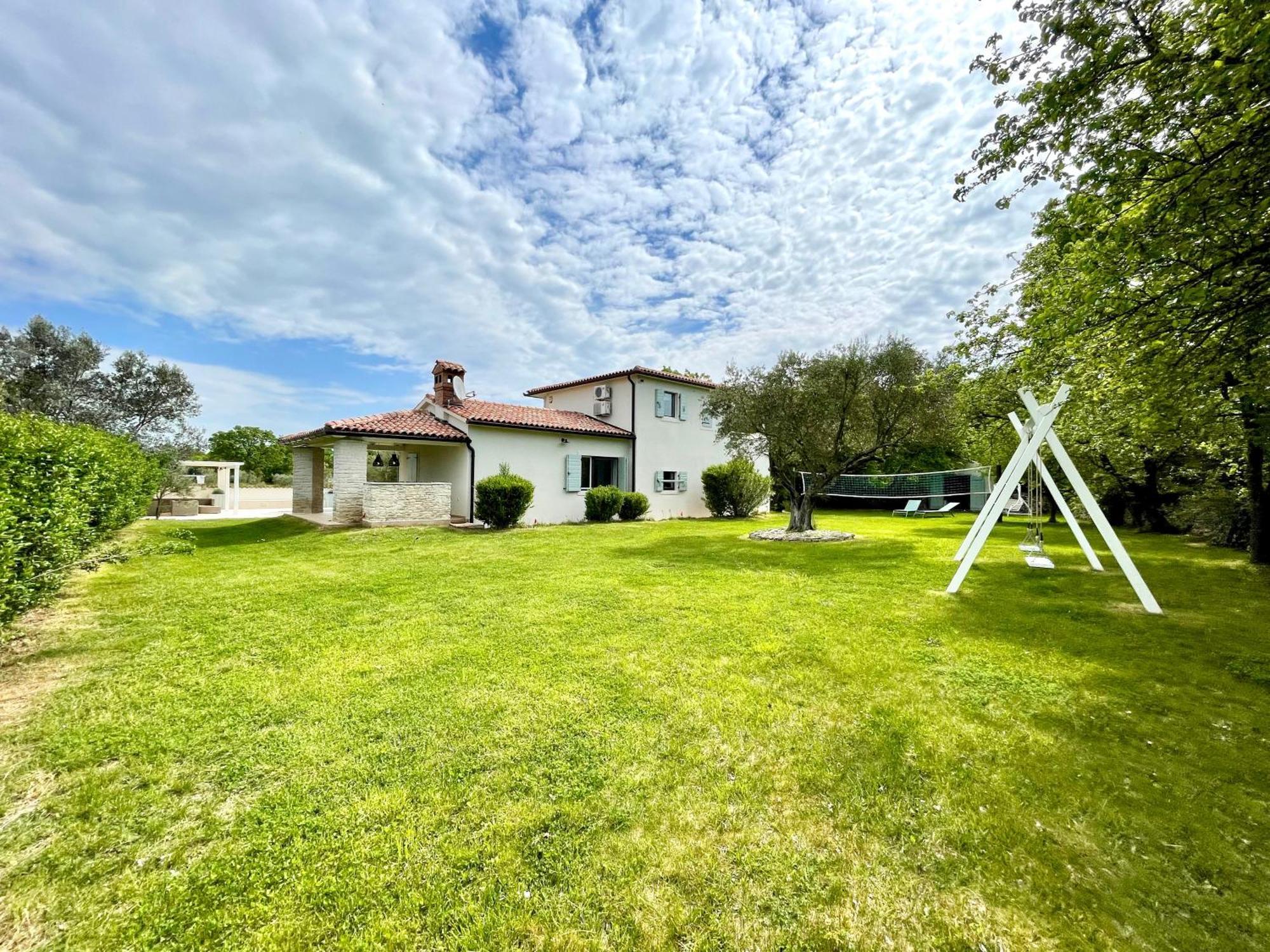 Luxury Villa In Istria - 9,000 Sqm Private Estate With Pool & Sauna, 15 Min To Sea, Near Fazana, 3 Bedrooms Juršići Extérieur photo