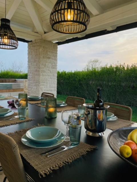 Luxury Villa In Istria - 9,000 Sqm Private Estate With Pool & Sauna, 15 Min To Sea, Near Fazana, 3 Bedrooms Juršići Extérieur photo