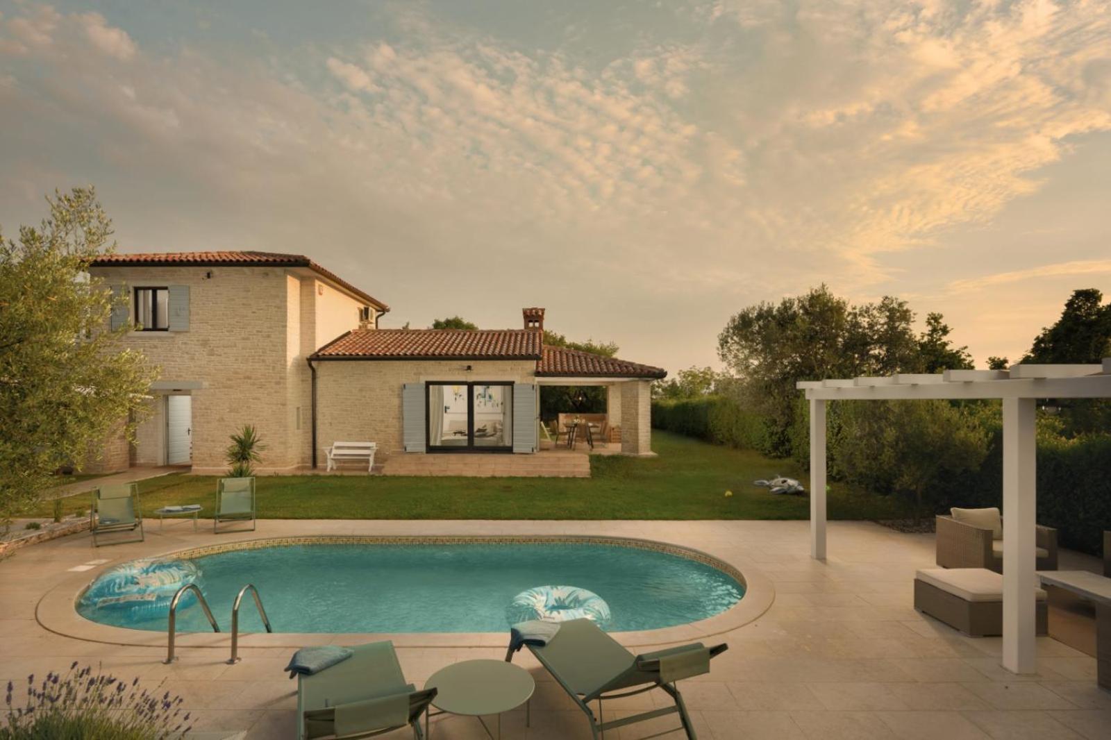 Luxury Villa In Istria - 9,000 Sqm Private Estate With Pool & Sauna, 15 Min To Sea, Near Fazana, 3 Bedrooms Juršići Extérieur photo